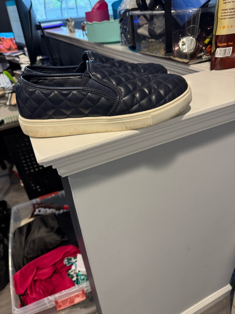 Dream Pairs Black Quilted Slip-On Sneakers with White Sole